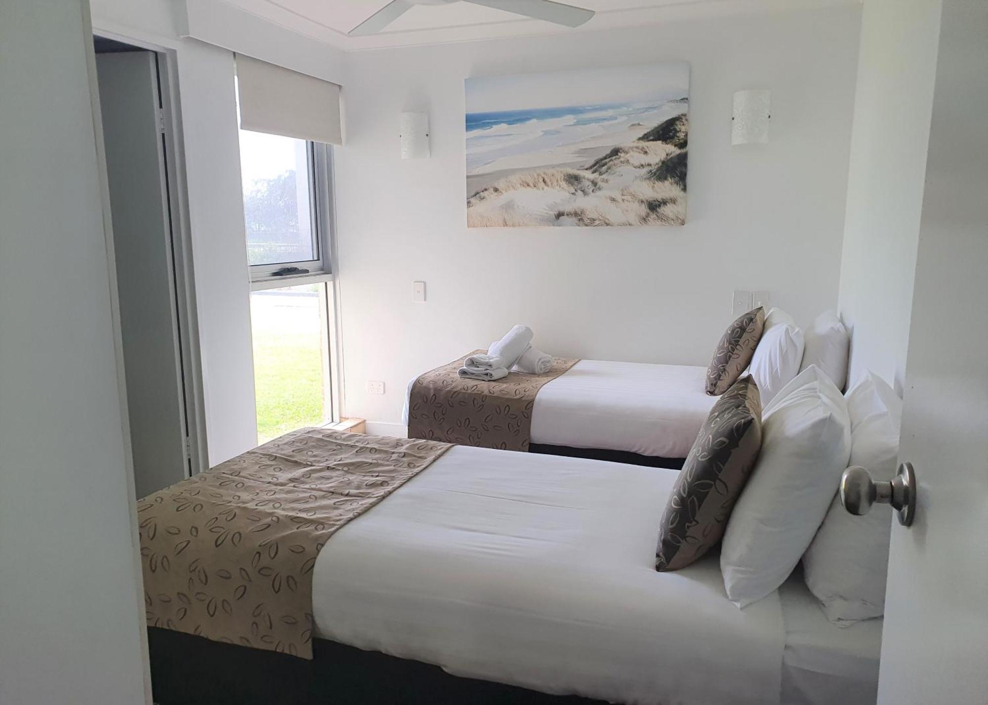 Pacific Surf Absolute Beachfront Apartments Gold Coast Exterior photo