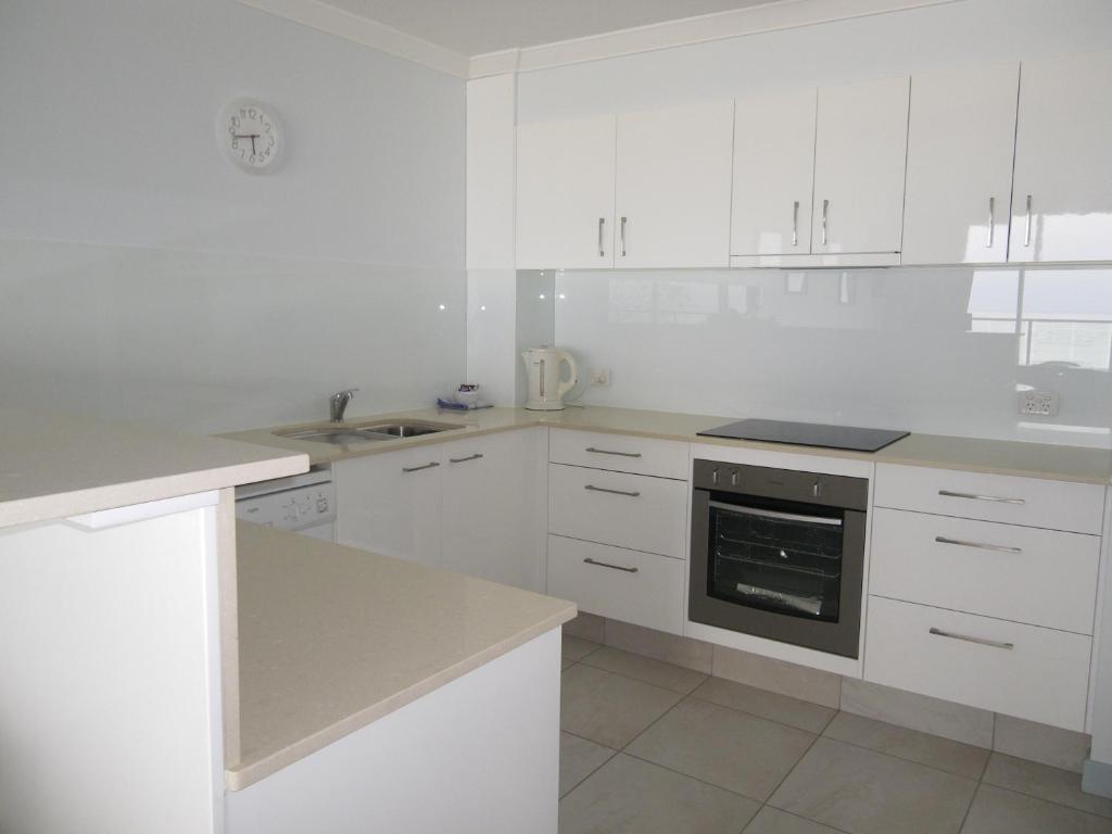 Pacific Surf Absolute Beachfront Apartments Gold Coast Room photo